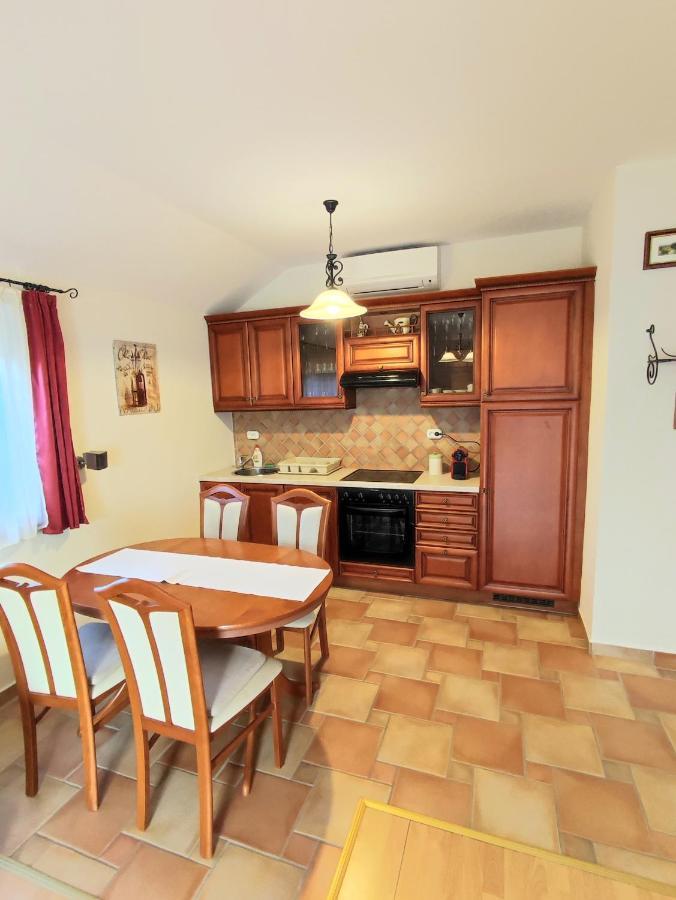 Arnyas Apartmanhaz Appartement Balatonlelle Buitenkant foto